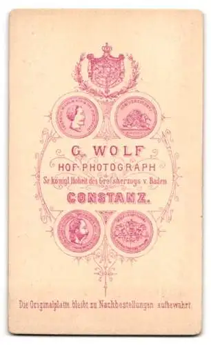 Fotografie G. Wolf, Constanz, Bildnis einer Frau in eleganter Kleidung