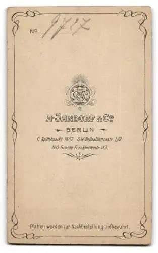 Fotografie A. Jandorf & Co., Berlin, C. Spittelmarkt 16 /17, Ein eleganter Herr mit einem kleinen Mädchen