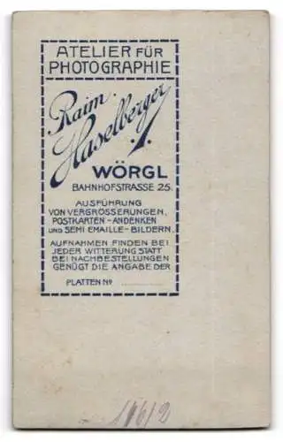 Fotografie Raim. Haselberger, Wörgl, Bahnhofstrasse 25, Porträt einer jungen Dame mit elegantem Kleid