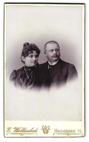 Fotografie E. Wolleschak, Naumburg, Windmühlenstr. 15, Porträt eines eleganten Paares