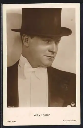 AK Schauspieler Willy Fritsch im Frack und mit Zylinder