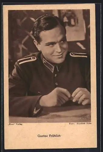 AK Schauspieler Gustav Fröhlich in Uniform posierend