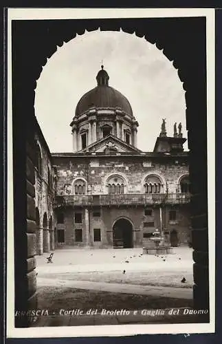 AK Brescia, Cortile del Broletto e Guglia del Duomo