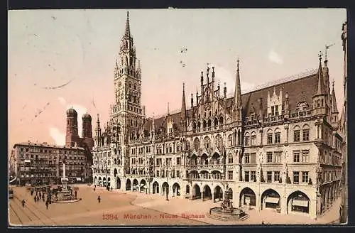 AK München, Marienplatz mit Rathaus und Mariensäule