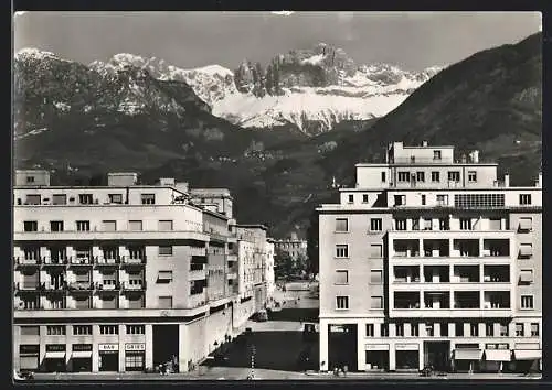 AK Bozen, Freiheitsstrasse mit Bar Gries gegen Rosengarten