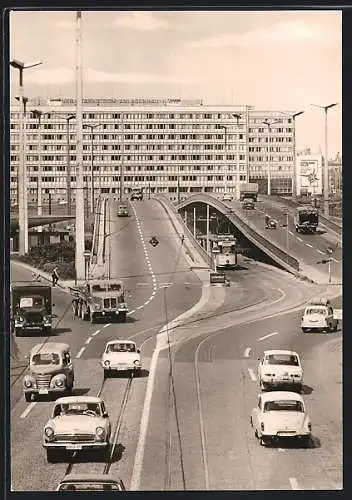 AK Halle /Saale, Ernst-Thälmann-Platz mit Hochstrasse