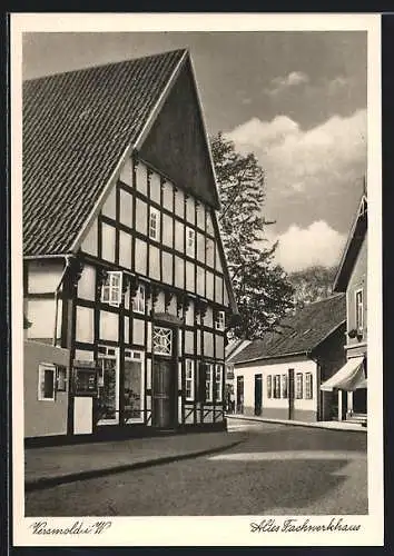 AK Versmold i. W., Altes Fachwerkhaus mit Strasse
