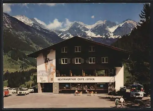 AK Mittelberg /Kleinwalsertal, Das Gasthaus Alte Krone gegen die Schafalpköpfe