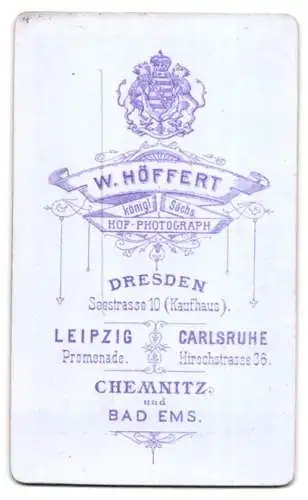 Fotografie W. Höffert, Dresden, Seestrasse 10, Porträt eines ernst dreinblickenden Mannes mit Bart