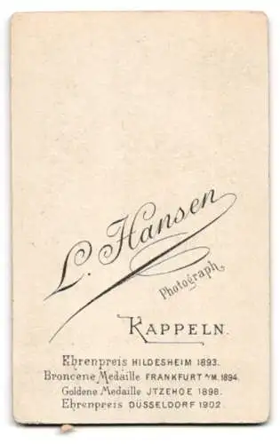 Fotografie L. Hansen, Kappeln, Bildnis eines jungen Mannes im Anzug