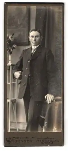 Fotografie H. Jensen, Rendsburg, Wallstrasse 1, Eleganter Herr im Anzug