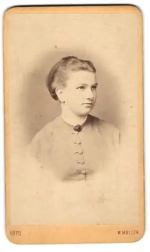 Fotografie Moritz Müller, Wien, Mariahilferstrasse 76, Porträt einer jungen Frau