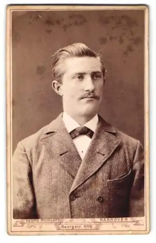 Fotografie Georg Rudloff, Hannover, Georgstrasse Nr. 12, Portrait eines eleganten Herren