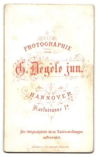 Fotografie G. Degèle jun., Hannover, Karlstrasse 1, Mutter mit zwei Kindern