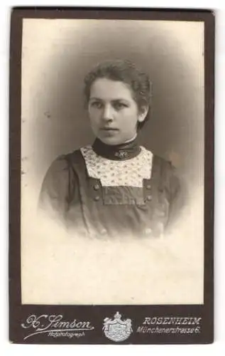 Fotografie X. Simson, Rosenheim, Münchenerstrasse 6, Porträt einer jungen Frau