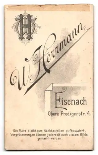 Fotografie W. Herrmann, Eisenach, Obere Predigerstr. 4, Porträt eines jungen Mannes in Anzug