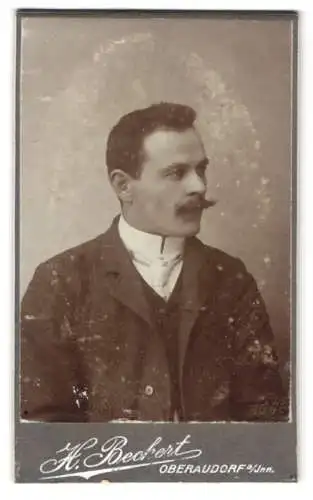 Fotografie Hans Beckert, Oberaudorf a. Inn, Portrait eines Mannes mit Schnurrbart