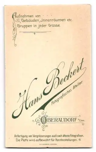 Fotografie Hans Beckert, Oberaudorf a. Inn, Zwei Frauen vor Alpenlandschaft