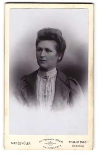 Fotografie Max Schüler, Zella St. Blasii, Meinigerstrasse, Portrait einer eleganten Dame