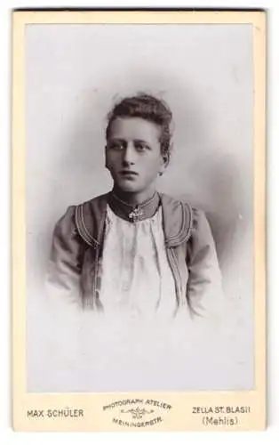 Fotografie Max Schüler, Zella St. Blasii, Meiningerstrasse, Portrait einer jungen Frau