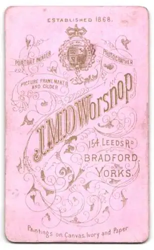 Fotografie J.M.D. Worsnop, Bradford, Leeds Road 154, Porträt eines sitzenden Herrn