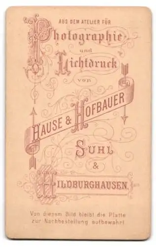 Fotografie Hause & Hofbauer, Suhl, Dame im dunklen Samtkleid