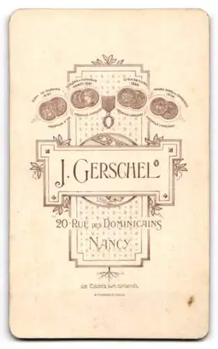 Fotografie J. Gerschel, Nancy, Rue des Dominicains 20, Porträt einer Dame mit voluminöser Hochsteckfrisur