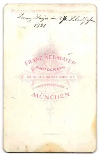 Fotografie Franz Neumayer, München, Neuhauserstrasse 29, Portrait eines eleganten Herrn mit Schnurrbart