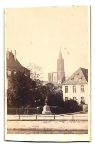 Fotografie Edouard Fiettal, Strasbourg, Ansicht Strasbourg, Strassenpartie mit Denkmal & Kathedrale im Hintergrund