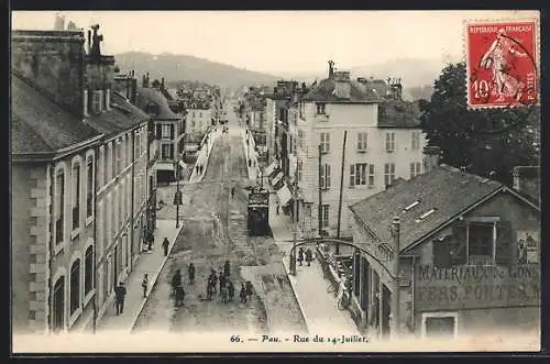 AK Pau, Rue du 14-Juillet, Strassenbahn