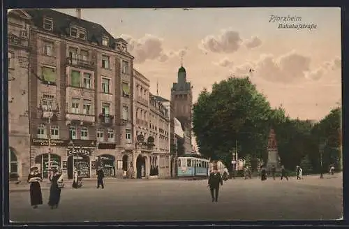 AK Pforzheim, Bahnhofstrasse mit Conditorei, Denkmal und Strassenbahn