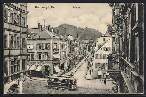 AK Freiburg i. Br., Gerberau aus der Vogelschau, mit Cafe Wilh. Kern und Strassenbahn