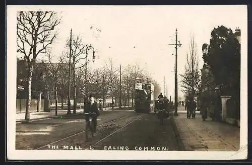 AK Ealing, The Mall & Ealing Common, Strassenbahn