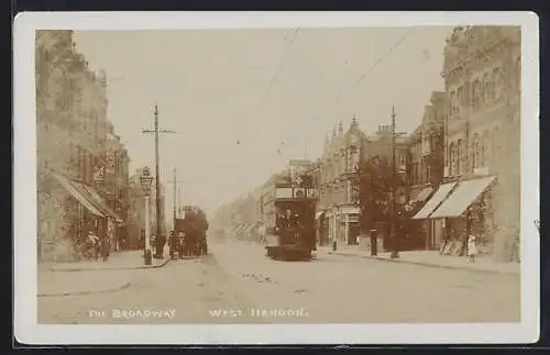 AK West Hendon, The Broadway, Strassenbahn