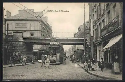 AK Caen, Rue de Vaucelles, Strassenpartie mit Strassenbahn