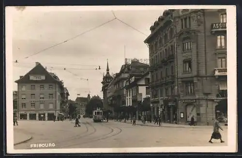 AK Fribourg, Strassenpartie mit Strassenbahn