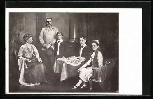 AK Erzherzog Franz Ferdinand von Österreich, in der Stube mit der Familie abgelichtet