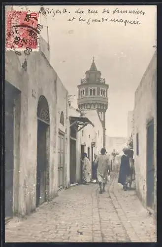 AK Bizerte, Strasse mit Turm und Einwohnern