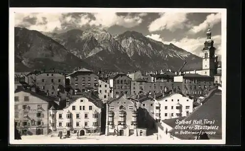 Foto-AK A. Stockhammer: Hall /Tirol, Unterer Stadtplatz mit Bettelwurfgruppe