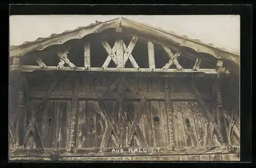 Foto-AK A. Stockhammer: Hall i. T., Hausfassade mit Holzschnitzerein