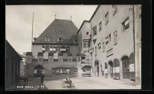 Foto-AK A. Stockhammer: Hall i. T., Mauer mit Wappen