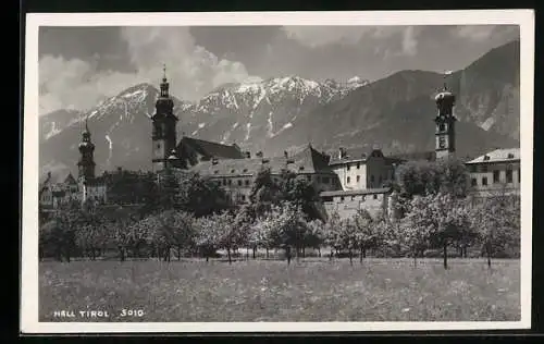 Foto-AK A. Stockhammer: Hall /Tirol, Ortsansicht mit Bergpanorama