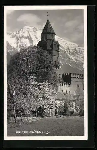 Foto-AK A. Stockhammer: Hall /Tirol, Münzerturm mit Bergen