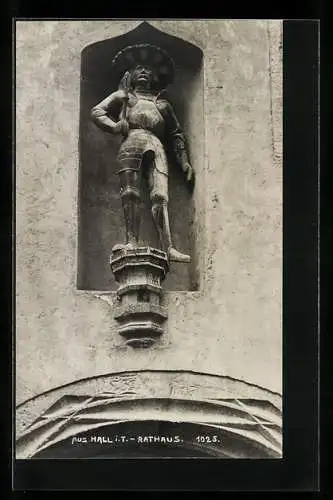 Foto-AK A. Stockhammer: Hall i. T., Statue am Rathaus