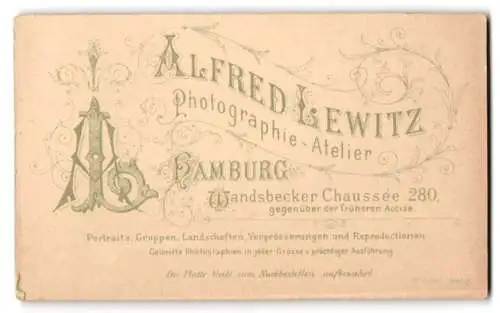 Fotografie Alfred Lewitz, Hamburg, Wandsbecker Chaussée 280, Künstlerisches Monogramm, Portrait einer bürgerl. Dame