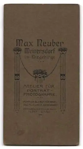 Fotografie Max Neuber, Meinersdorf im Erzgebirge, Garde Soldat in Uniform mit Pickelhaube Rosshaarbusch