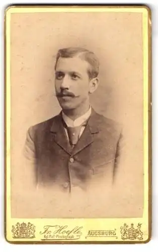 Fotografie Fritz Hoefle, Augsburg, Zeughausgasse B. 226, Portrait eines Mannes mit Schnurrbart