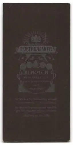 Fotografie M. Obergassner, München, Kaufingerstr. 14, Frau mit Blumenstrauss