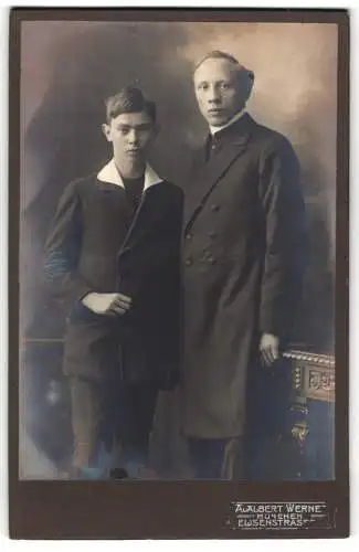 Fotografie Adalbert Werner, München, Elisenstr. 7, Zwei Männer in feiner Kleidung