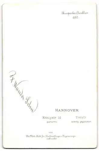 Fotografie F. Wunder Sohn, Hannover, Königstr. 52, Porträt eines Jungen mit Hut